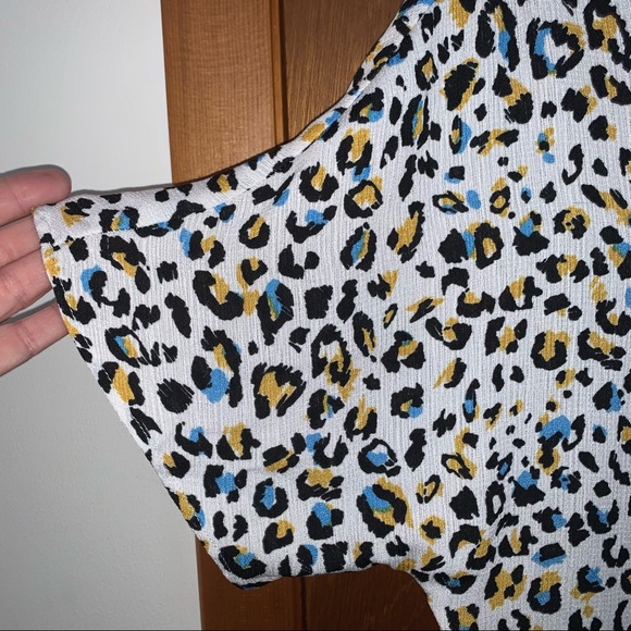 Women’s S CHARMING CHARLIE Multicolored Cheetah Print S/S Twist Career Shirt NEW - Picture 4 of 10